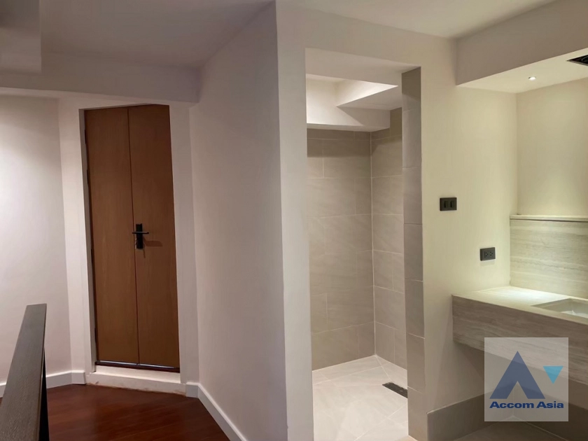 14  3 br Townhouse For Rent in Sukhumvit ,Bangkok BTS Ploenchit - BTS Nana AA43136