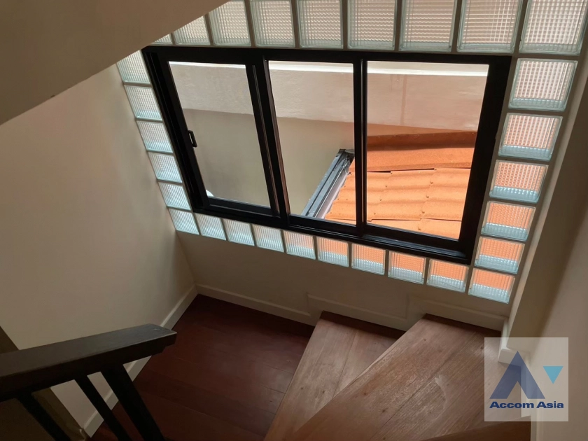 15  3 br Townhouse For Rent in Sukhumvit ,Bangkok BTS Ploenchit - BTS Nana AA43136