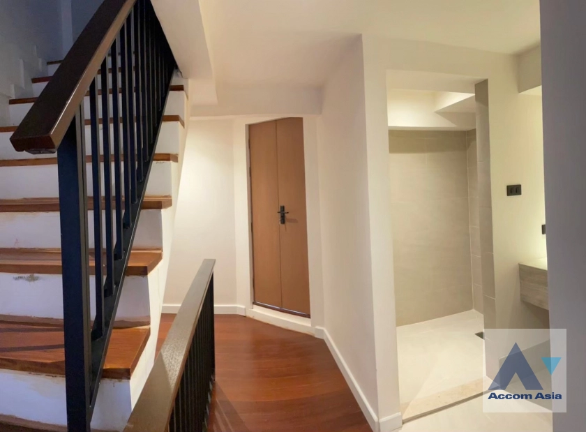 16  3 br Townhouse For Rent in Sukhumvit ,Bangkok BTS Ploenchit - BTS Nana AA43136