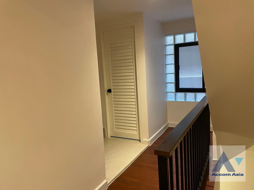 23  3 br Townhouse For Rent in Sukhumvit ,Bangkok BTS Ploenchit - BTS Nana AA43136