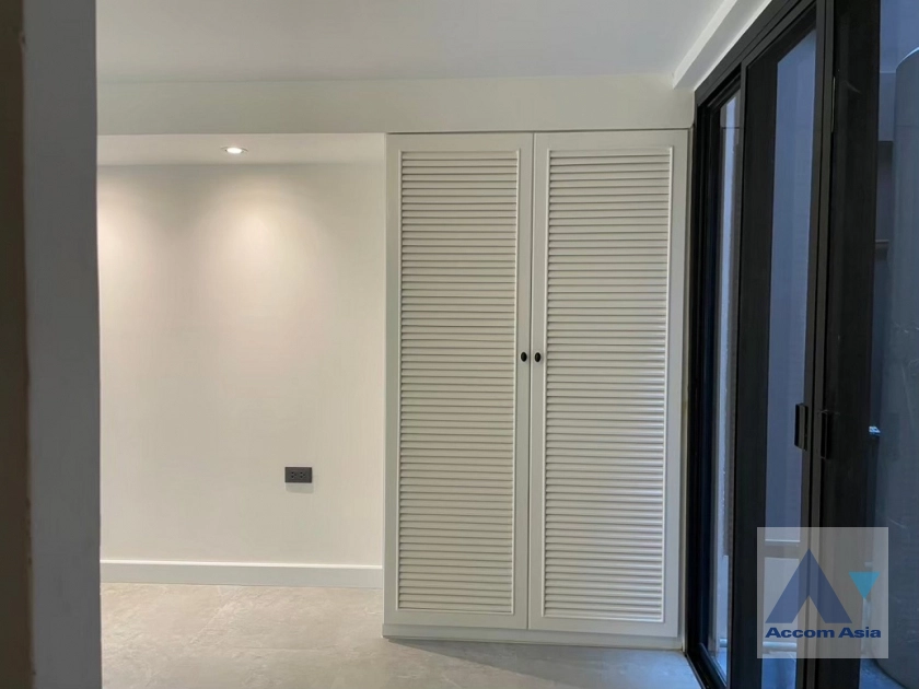 22  3 br Townhouse For Rent in Sukhumvit ,Bangkok BTS Ploenchit - BTS Nana AA43136