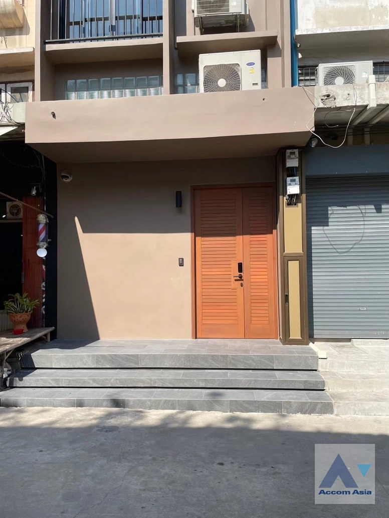 5  3 br Townhouse For Rent in Sukhumvit ,Bangkok BTS Ploenchit - BTS Nana AA43136