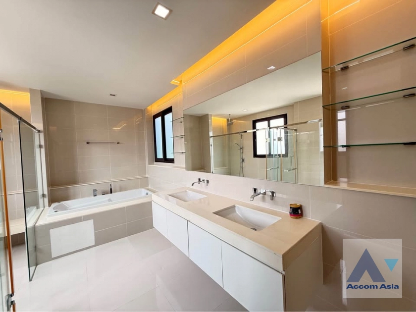 18  5 br House For Rent in Phaholyothin ,Bangkok  at SOUL Ratchadapisek 68 AA43143