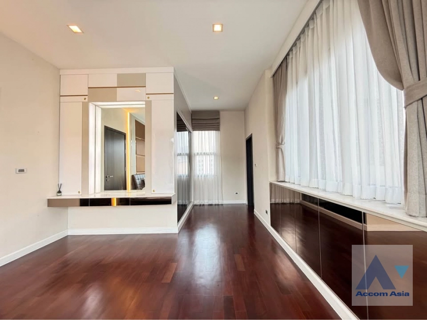 16  5 br House For Rent in Phaholyothin ,Bangkok  at SOUL Ratchadapisek 68 AA43143