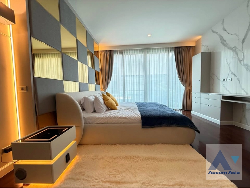 10  5 br House For Rent in Phaholyothin ,Bangkok  at SOUL Ratchadapisek 68 AA43143