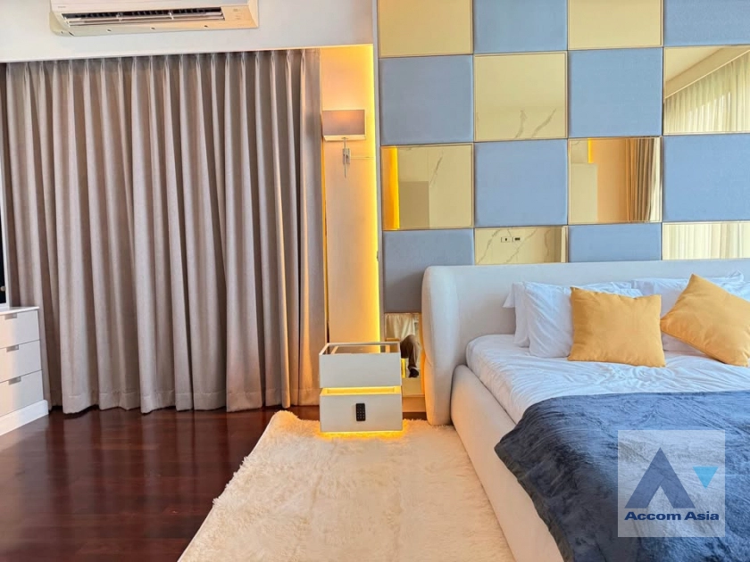 15  5 br House For Rent in Phaholyothin ,Bangkok  at SOUL Ratchadapisek 68 AA43143