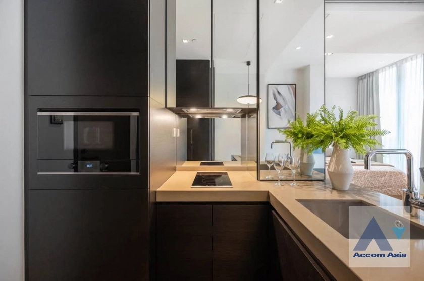 unit 1 Bedroom  Condominium For Rent in Ploenchit, Bangkok  near BTS Chitlom (AA43160)