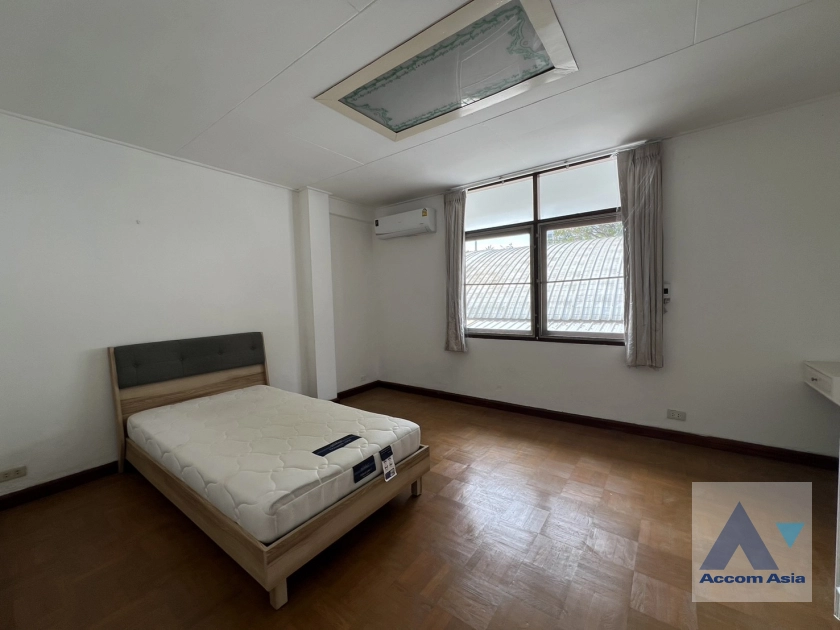 unit 3 Bedrooms  Apartment For Rent in Sukhumvit, Bangkok  near BTS Thong Lo (AA43166)