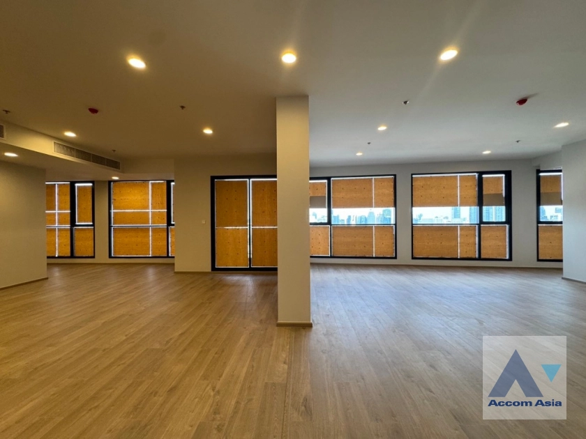 unitLuxury, Garden View, Penthouse |  3 Bedrooms  Condominium For Sale in Sathorn, Bangkok  near MRT Lumphini (AA43194)