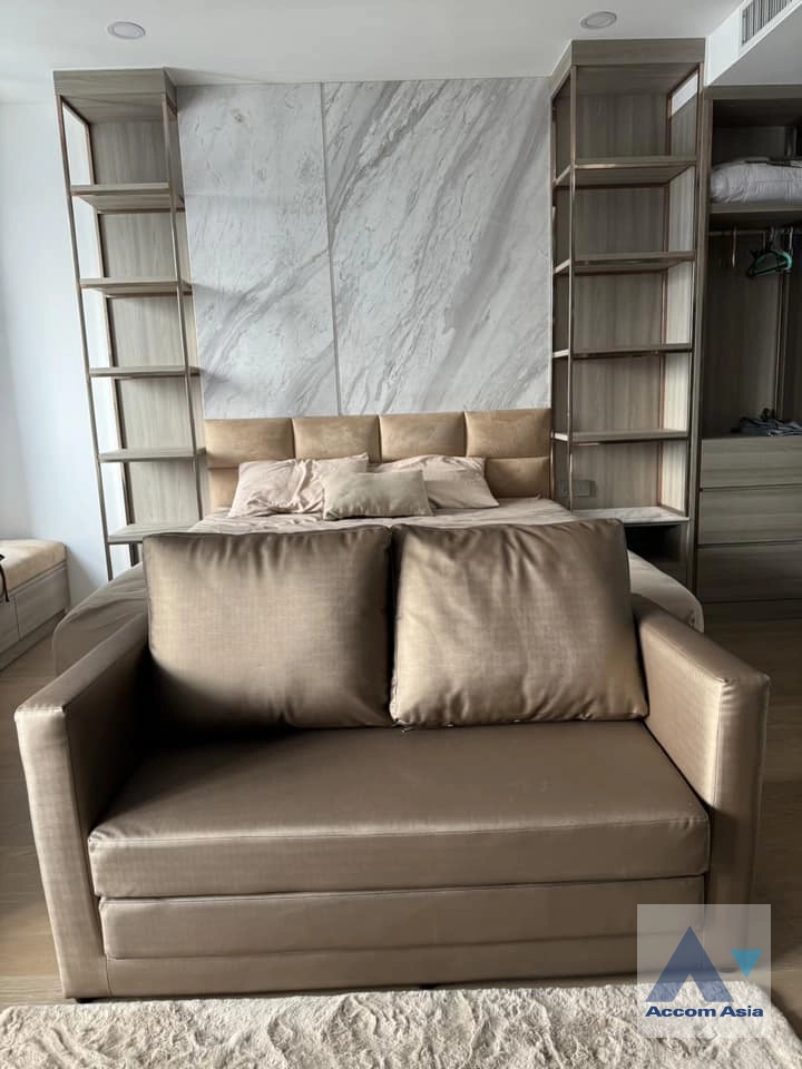 unit 1 Bedroom  Condominium For Rent in Silom, Bangkok  near MRT Sam Yan (AA43198)