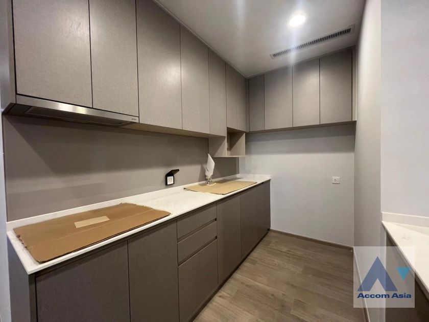 4  3 br Condominium For Sale in Sathorn ,Bangkok MRT Lumphini at THE CROWN Residences AA43210