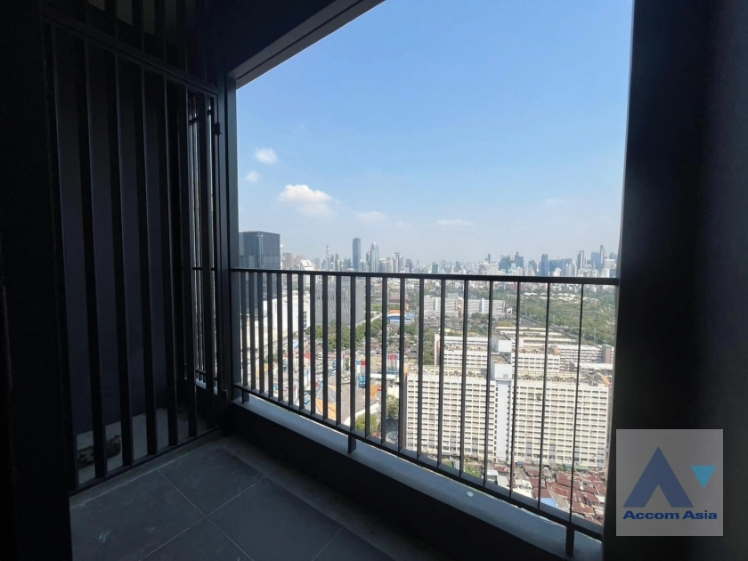  1  3 br Condominium For Sale in Sathorn ,Bangkok MRT Lumphini at THE CROWN Residences AA43210