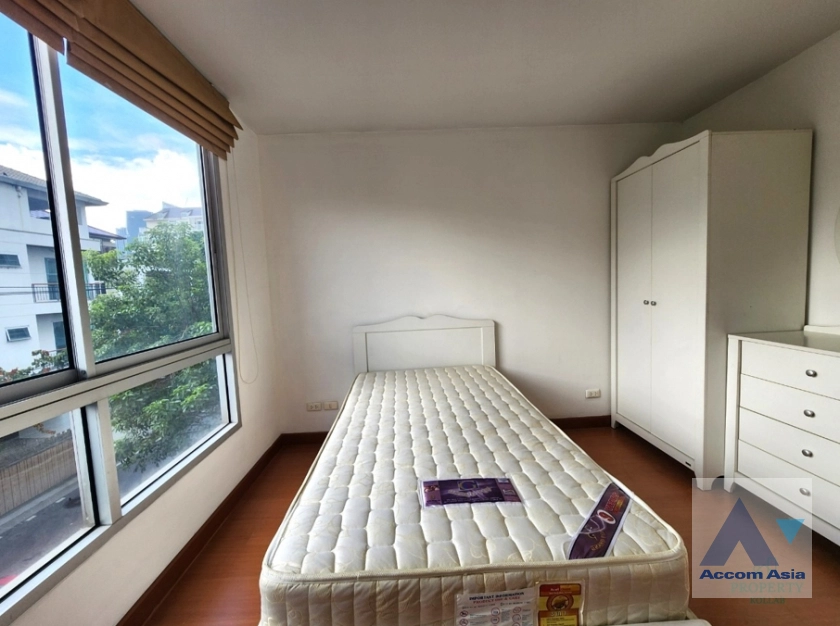 9  2 br Condominium For Sale in Sathorn ,Bangkok MRT Lumphini at Sathorn Plus on the Pond AA43213