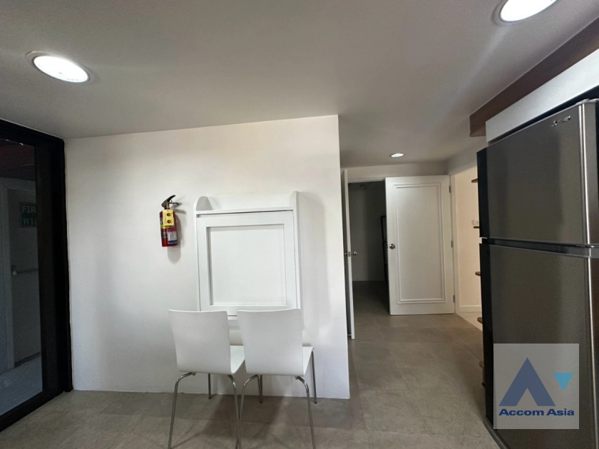 10  3 br Apartment For Rent in Ploenchit ,Bangkok BTS Ratchadamri at High rise and Peaceful AA43218