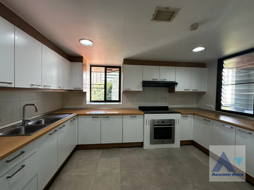 9  3 br Apartment For Rent in Ploenchit ,Bangkok BTS Ratchadamri at High rise and Peaceful AA43218