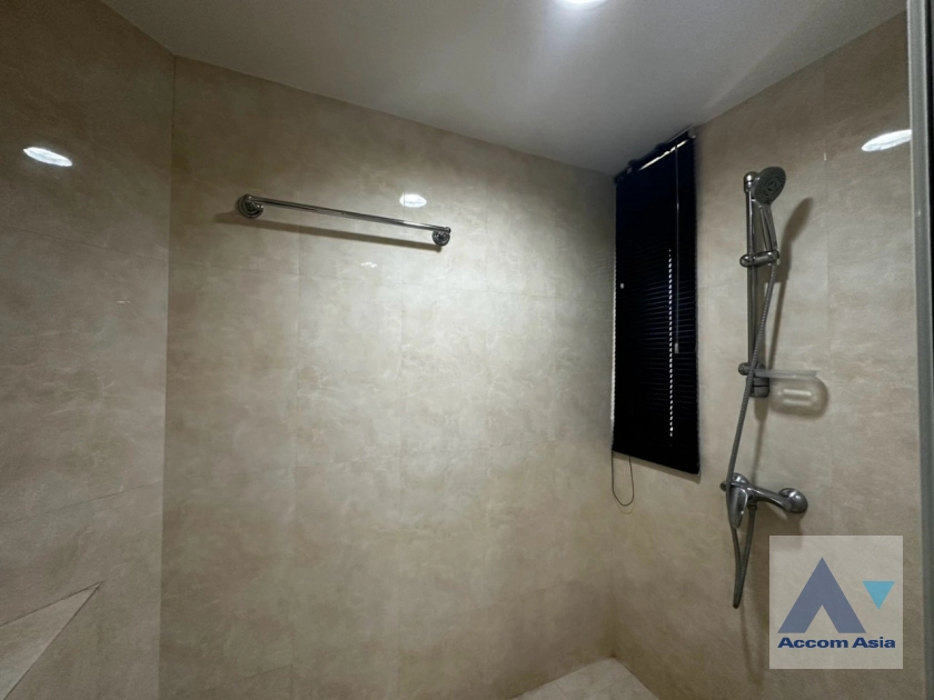 21  3 br Apartment For Rent in Ploenchit ,Bangkok BTS Ratchadamri at High rise and Peaceful AA43218