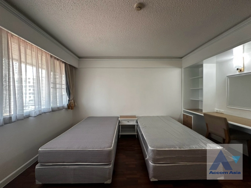 15  3 br Apartment For Rent in Ploenchit ,Bangkok BTS Ratchadamri at High rise and Peaceful AA43218