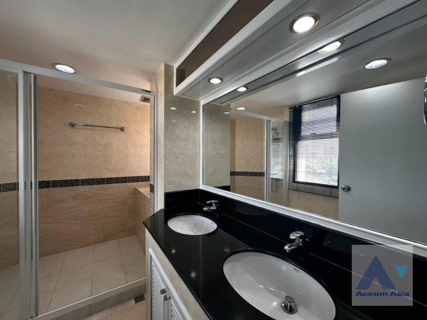 19  3 br Apartment For Rent in Ploenchit ,Bangkok BTS Ratchadamri at High rise and Peaceful AA43218