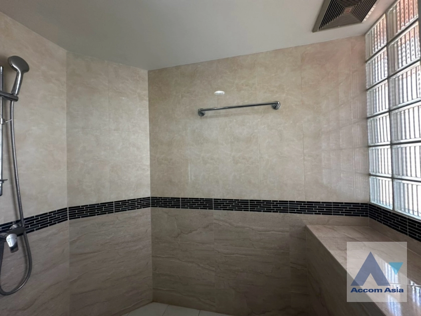 22  3 br Apartment For Rent in Ploenchit ,Bangkok BTS Ratchadamri at High rise and Peaceful AA43218