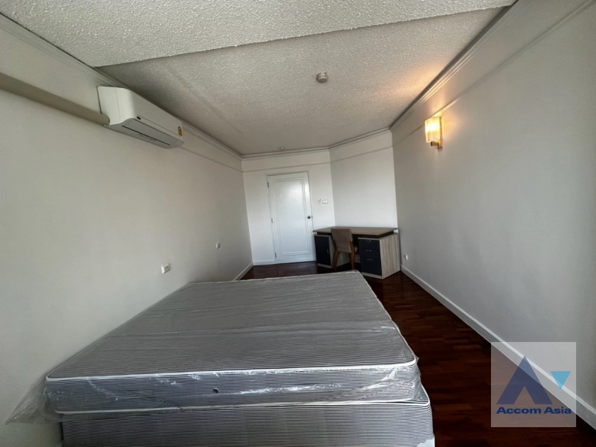 14  3 br Apartment For Rent in Ploenchit ,Bangkok BTS Ratchadamri at High rise and Peaceful AA43218