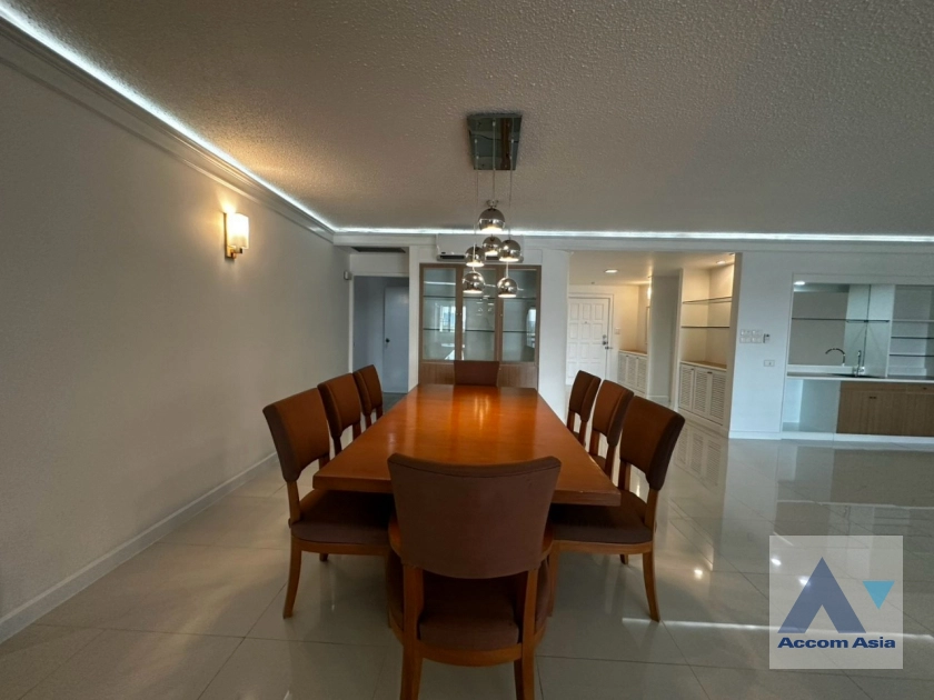 8  3 br Apartment For Rent in Ploenchit ,Bangkok BTS Ratchadamri at High rise and Peaceful AA43218