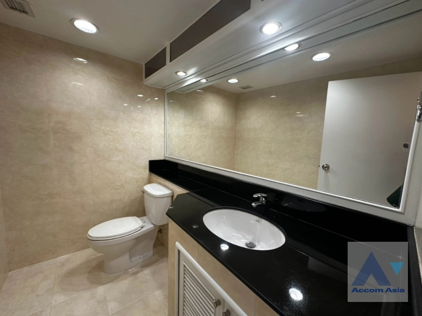 17  3 br Apartment For Rent in Ploenchit ,Bangkok BTS Ratchadamri at High rise and Peaceful AA43218