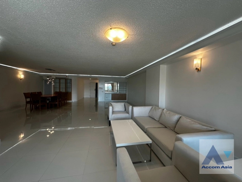 4  3 br Apartment For Rent in Ploenchit ,Bangkok BTS Ratchadamri at High rise and Peaceful AA43218