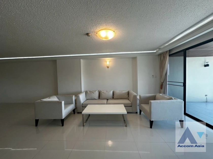 unit 3 Bedrooms  Apartment For Rent in Ploenchit, Bangkok  near BTS Ratchadamri (AA43218)