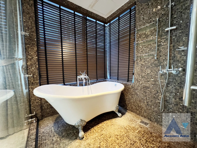 7  2 br Condominium For Sale in Sukhumvit ,Bangkok BTS Phrom Phong at The Emporio Place AA43228