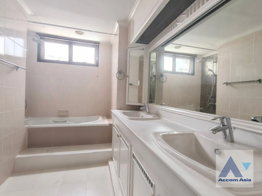 10  3 br Apartment For Rent in Sukhumvit ,Bangkok BTS Phrom Phong at Pet friendly - High rise Apartment in Phrom Phong AA43230