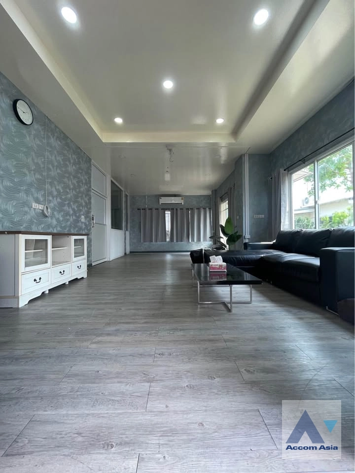 unit 4 Bedrooms  House For Rent & Sale in Samutprakan, Samutprakan  (AA43232)