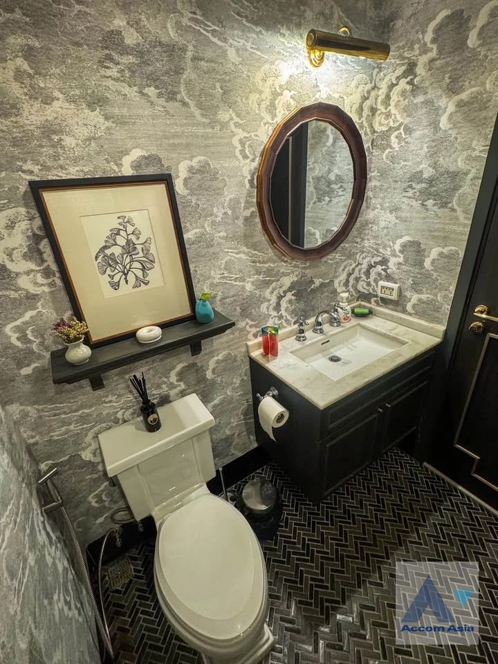 8  2 br Condominium For Sale in Charoen Nakhon ,Bangkok BTS Wongwian Yai at Nye By Sansiri AA43233