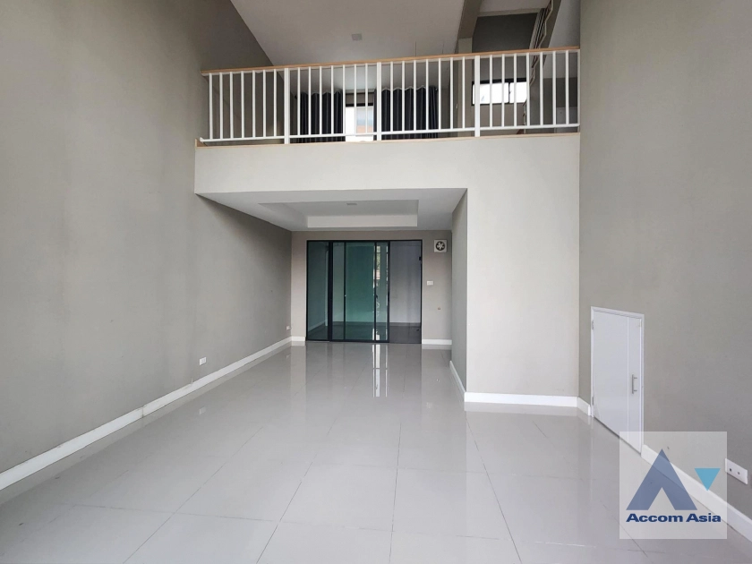 unit 3 Bedrooms  Townhouse For Rent in Latkrabang, Bangkok  (AA43234)