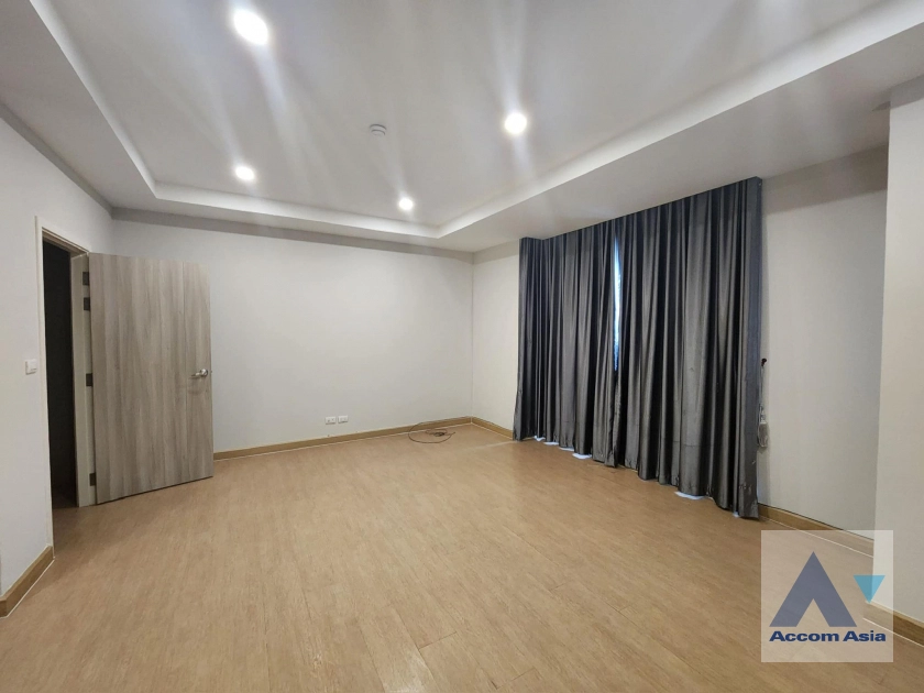 unit 3 Bedrooms  Townhouse For Rent in Latkrabang, Bangkok  (AA43234)