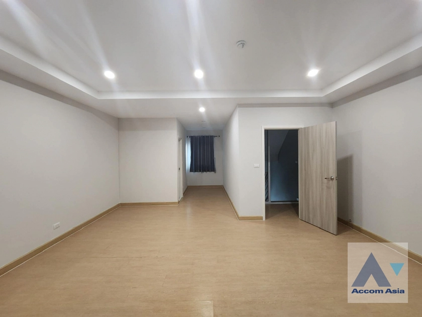  1  3 br Townhouse For Rent in Latkrabang ,Bangkok  at PATIO Ladkrabang-Motorway AA43234
