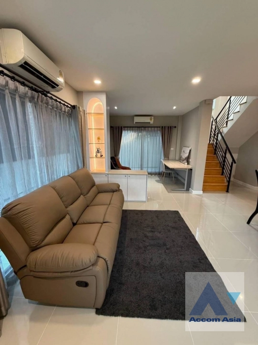 unitNewly renovated |  3 Bedrooms  House For Rent & Sale in Pattanakarn, Bangkok  (AA43243)