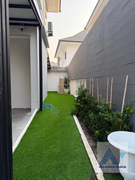 31  3 br House for rent and sale in Pattanakarn ,Bangkok  at Life Bangkok Boulevard Wongwaen-Onnut 2 AA43243