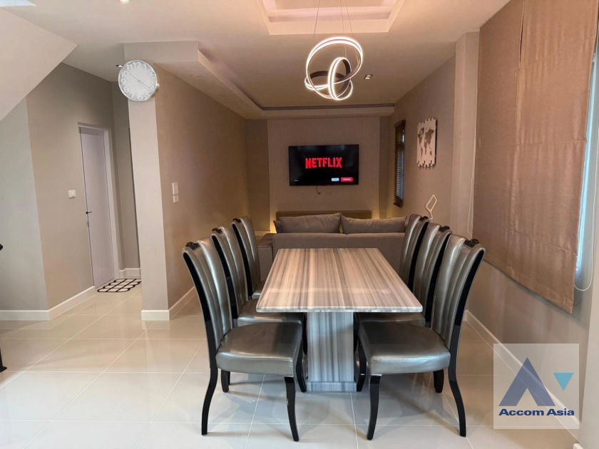  1  3 br House for rent and sale in Pattanakarn ,Bangkok  at Life Bangkok Boulevard Wongwaen-Onnut 2 AA43243