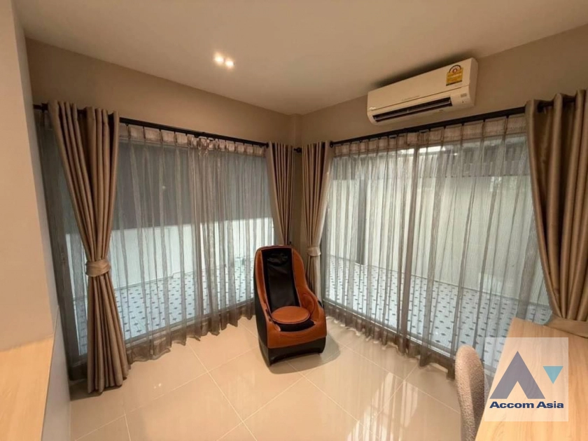 12  3 br House for rent and sale in Pattanakarn ,Bangkok  at Life Bangkok Boulevard Wongwaen-Onnut 2 AA43243