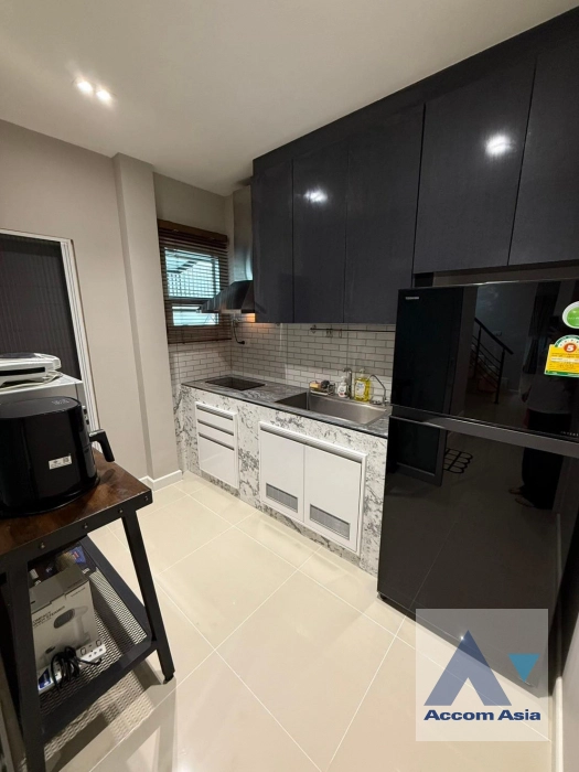 7  3 br House for rent and sale in Pattanakarn ,Bangkok  at Life Bangkok Boulevard Wongwaen-Onnut 2 AA43243