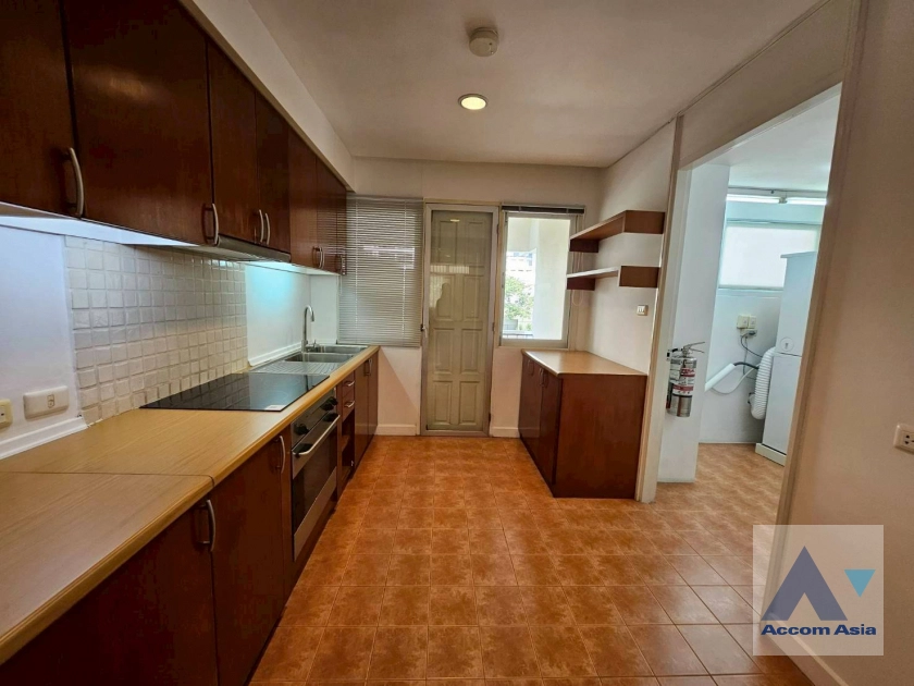 unit 2 Bedrooms  Apartment For Rent in Ploenchit, Bangkok  near BTS Ploenchit (AA43245)