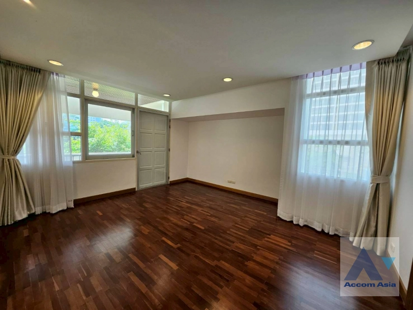 8  2 br Apartment For Rent in Ploenchit ,Bangkok BTS Ploenchit at Set among tropical atmosphere AA43245