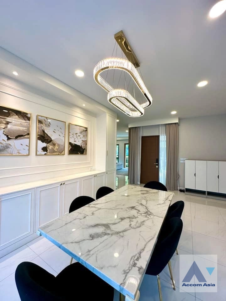 unit 4 Bedrooms  House For Rent in Samutprakan, Samutprakan  near BTS Bang Na (AA43256)