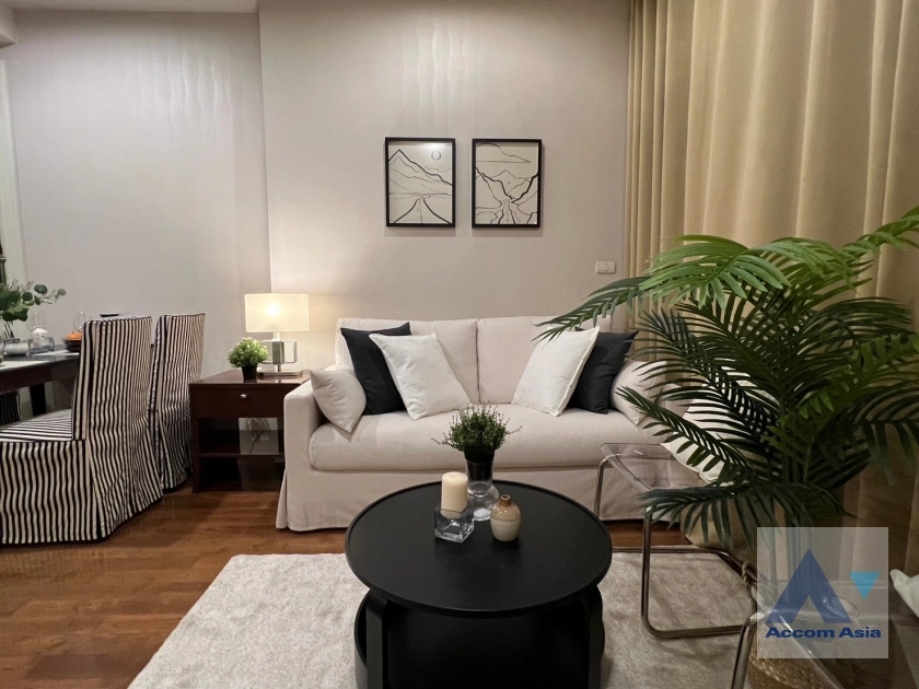 unit 1 Bedroom  Condominium For Sale in Ploenchit, Bangkok  near BTS Chitlom (AA43259)