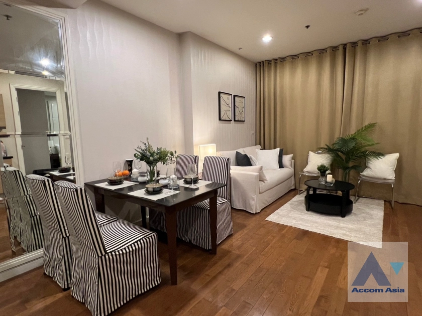unit 1 Bedroom  Condominium For Sale in Ploenchit, Bangkok  near BTS Chitlom (AA43259)