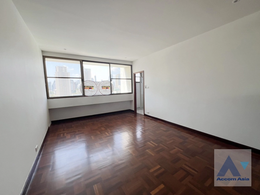 unit 4 Bedrooms  Condominium For Sale in Sukhumvit, Bangkok  near BTS Thong Lo (AA43260)