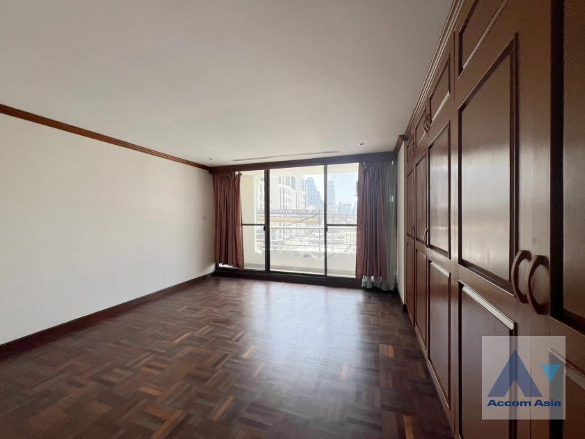 unit 4 Bedrooms  Condominium For Sale in Sukhumvit, Bangkok  near BTS Thong Lo (AA43260)