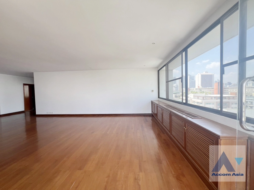 unit 4 Bedrooms  Condominium For Sale in Sukhumvit, Bangkok  near BTS Thong Lo (AA43260)