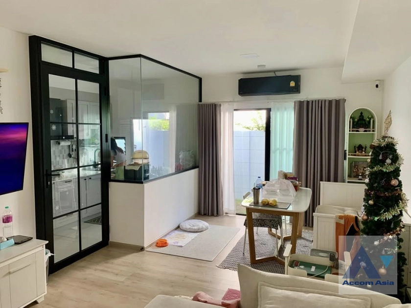 unit 2 Bedrooms  House For Sale in Samutprakan, Samutprakan  (AA43263)