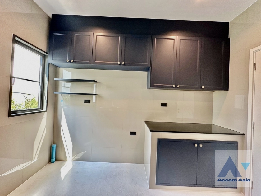 10  4 br House For Rent in Samutprakan ,Samutprakan  at Setthasiri Bangna KM.10 AA43275